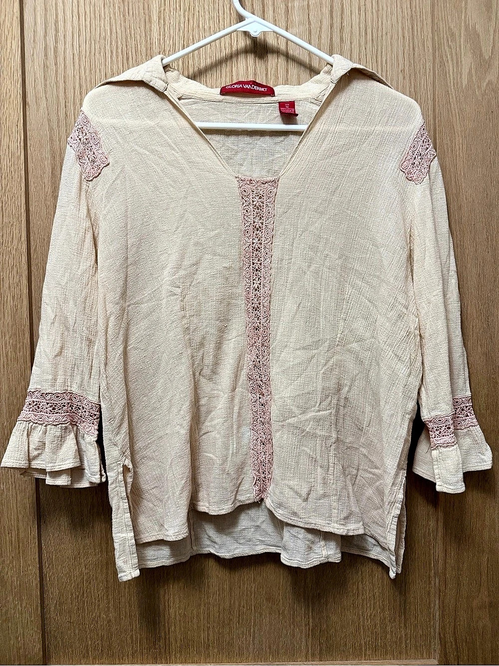 Gloria Vanderbilt Lace Trim blouse in Cream & Pink Size Medium
